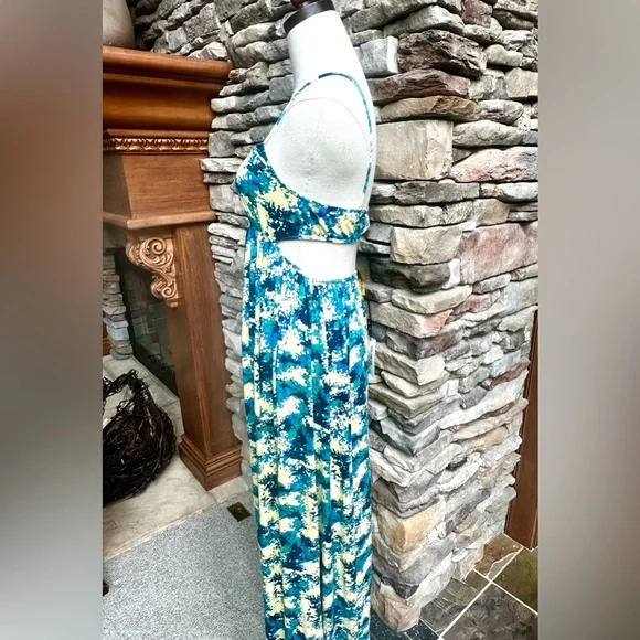 STUNNING AND SOFT HIGH END CUT OUT MAXI SUNDRESS, SIZE LARGE - Picture 8 of 9